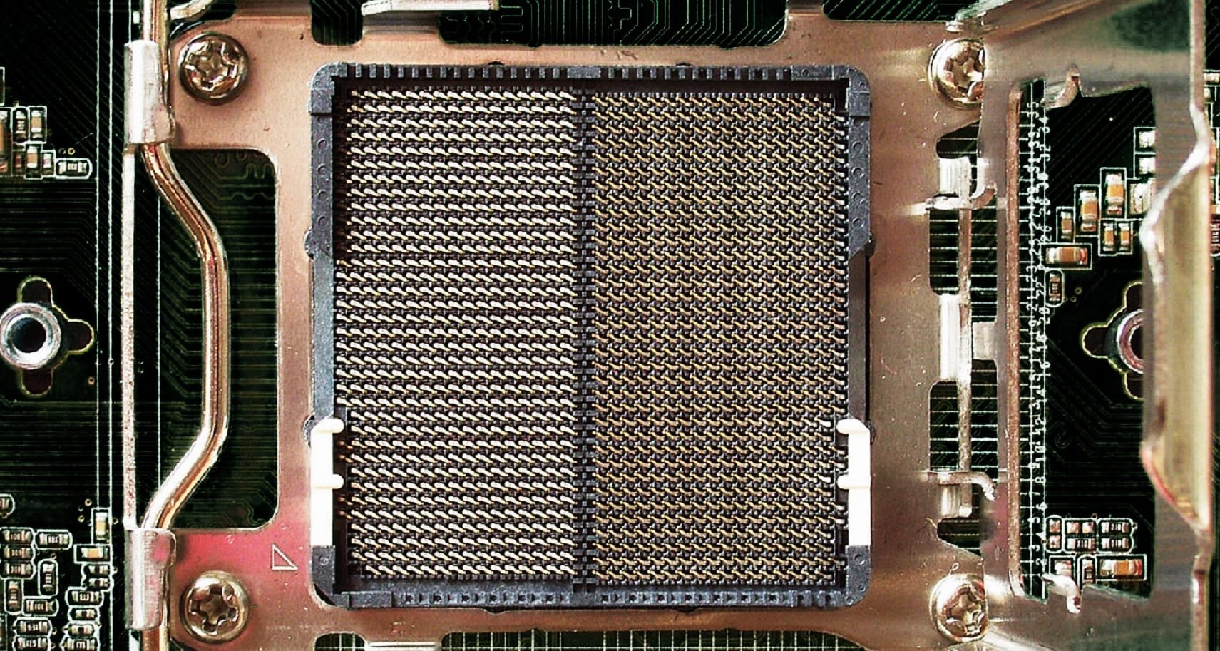 Сокеты вов. AMD lga1718. AMD Socket am5. LGA 1718. Am4 сокет.