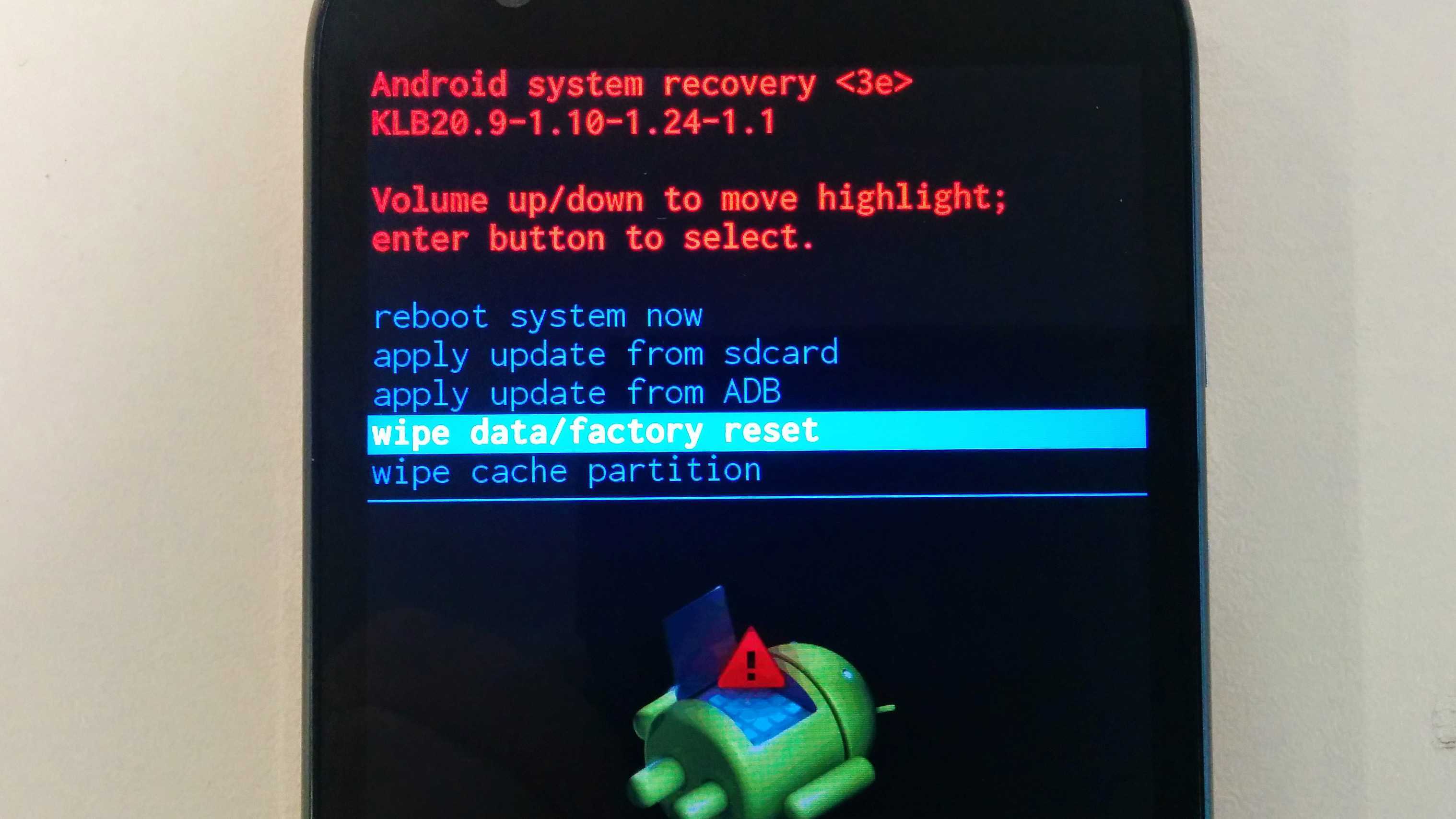 Телефон android не включается дальше логотипа (не хочет загружаться)