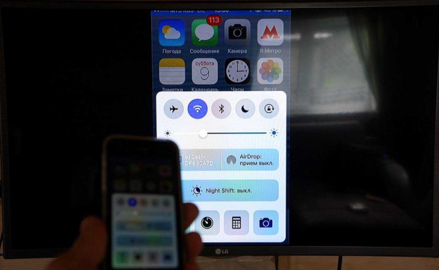 Экран айфона на телевизор. Дублировать айфон на телевизор самсунг. Дублирование экрана с айфона на телевизор. Дублировать экран айфона на телевизор. Дублирование экрана iphone на телевизоре.