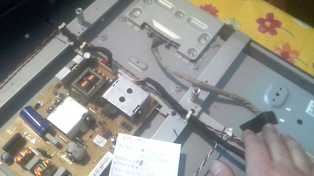 Телевизор toshiba не включается индикатор горит красным. что делать, если жк-телевизор toshiba не включается? постоянное свечение индикатора